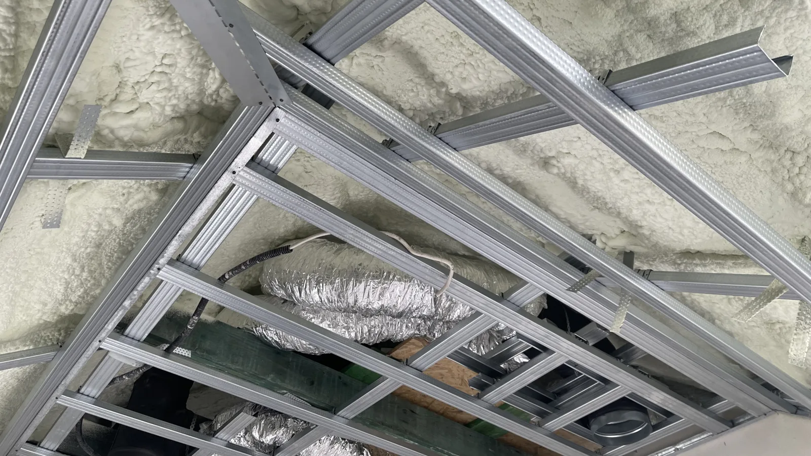 Klimatyzacja kanałowa Rotenso + rekuperacja Komfovent — Zagościniec